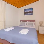 Mira Daire Primošten