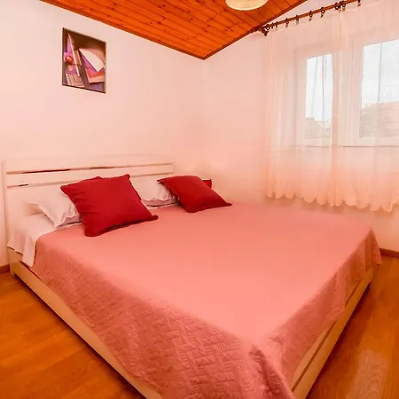 Mira Apartament *