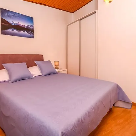 Mira Primošten