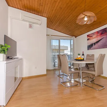 Mira Apartament