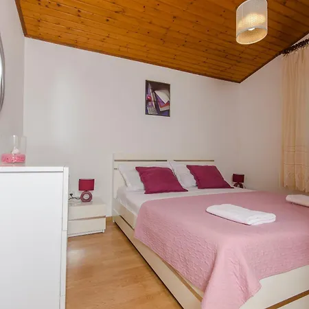 Mira Primošten