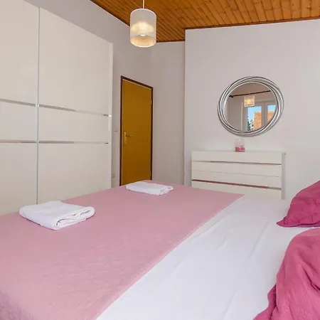 Mira Primošten