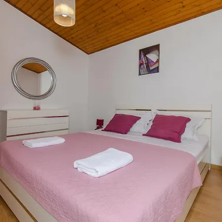 Mira Apartment *