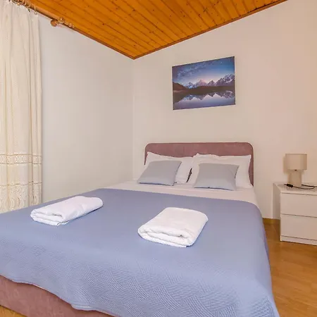 Mira Apartman Primosten